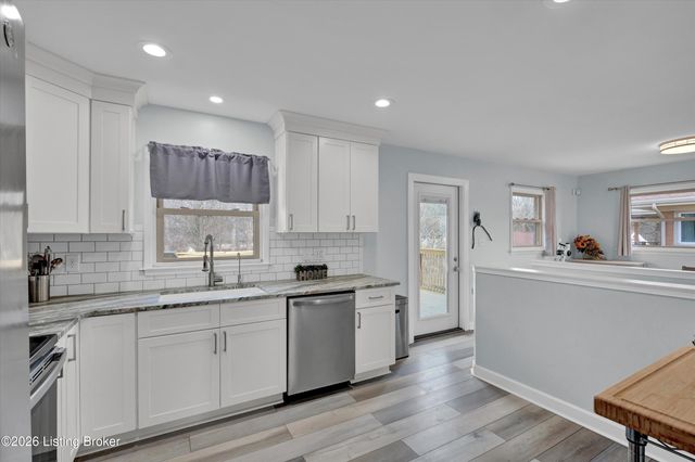 5917 Bay Pine Dr, Louisville, KY 40219