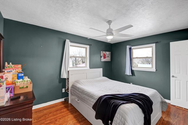 5917 Bay Pine Dr, Louisville, KY 40219