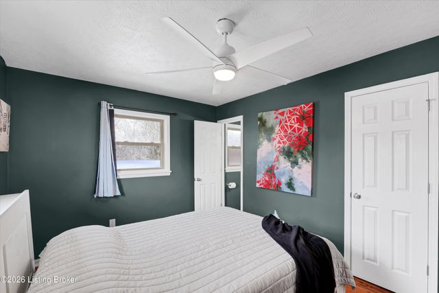 5917 Bay Pine Dr, Louisville, KY 40219