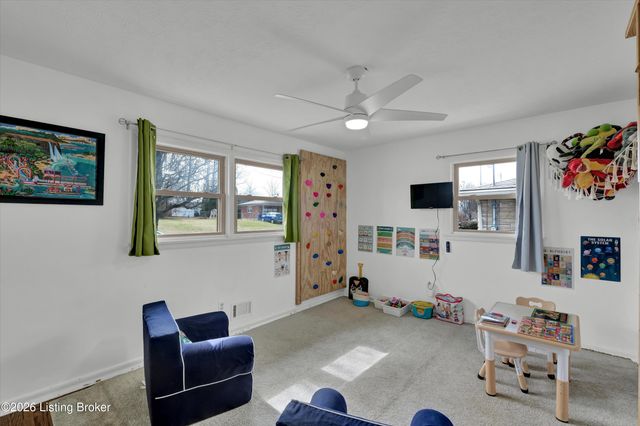 5917 Bay Pine Dr, Louisville, KY 40219