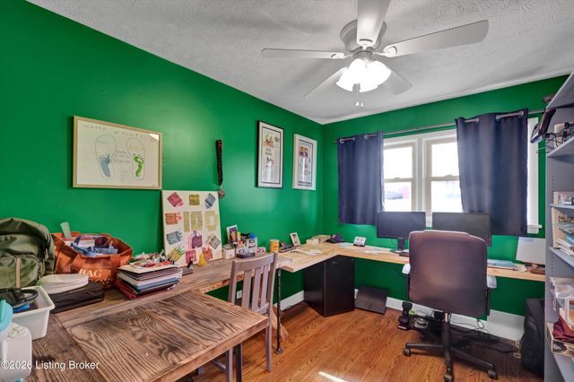 5917 Bay Pine Dr, Louisville, KY 40219