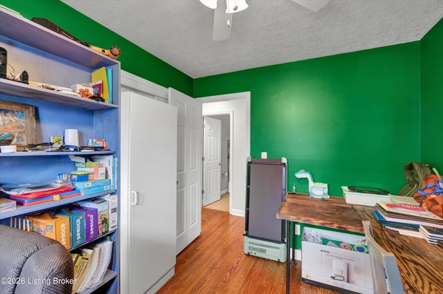 5917 Bay Pine Dr, Louisville, KY 40219