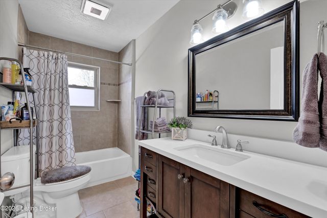 5917 Bay Pine Dr, Louisville, KY 40219