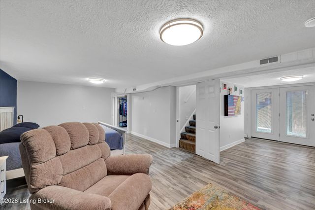 5917 Bay Pine Dr, Louisville, KY 40219