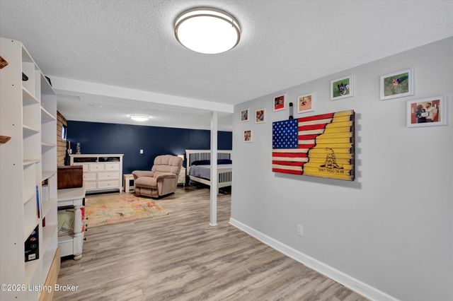 5917 Bay Pine Dr, Louisville, KY 40219