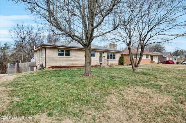 5917 Bay Pine Dr, Louisville, KY 40219