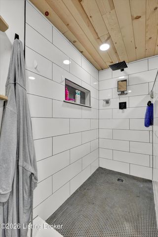 5917 Bay Pine Dr, Louisville, KY 40219