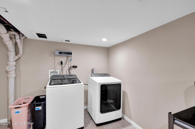 5917 Bay Pine Dr, Louisville, KY 40219