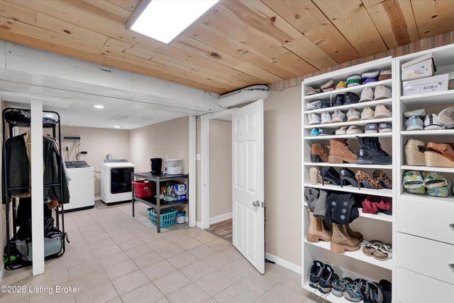 5917 Bay Pine Dr, Louisville, KY 40219