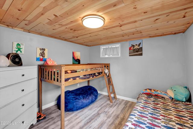 5917 Bay Pine Dr, Louisville, KY 40219