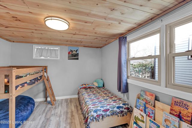 5917 Bay Pine Dr, Louisville, KY 40219