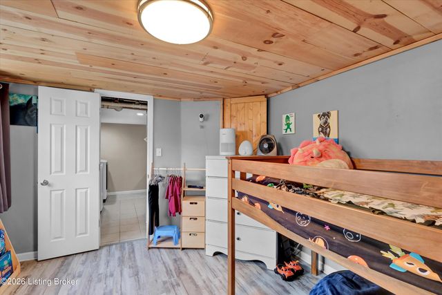 5917 Bay Pine Dr, Louisville, KY 40219