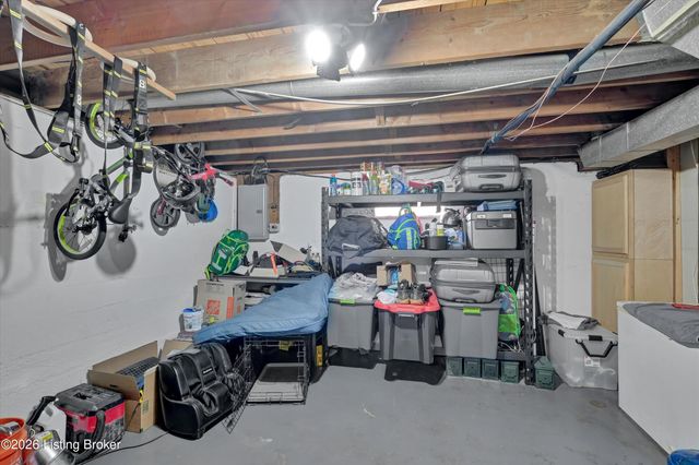 5917 Bay Pine Dr, Louisville, KY 40219