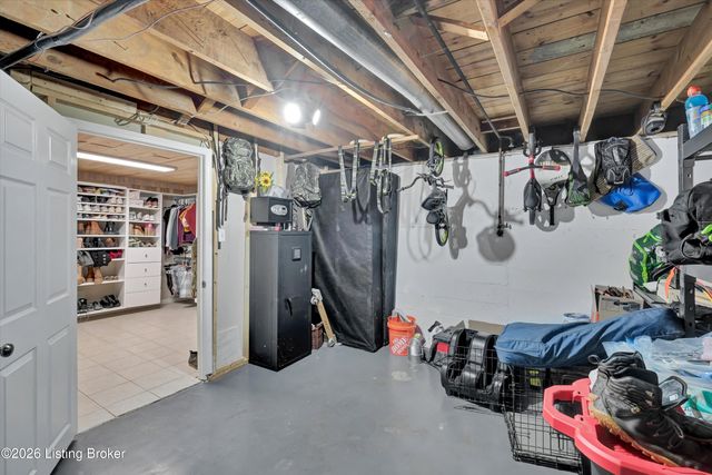 5917 Bay Pine Dr, Louisville, KY 40219