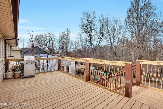 5917 Bay Pine Dr, Louisville, KY 40219