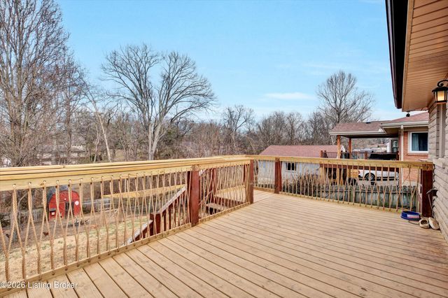 5917 Bay Pine Dr, Louisville, KY 40219