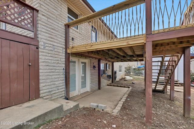 5917 Bay Pine Dr, Louisville, KY 40219