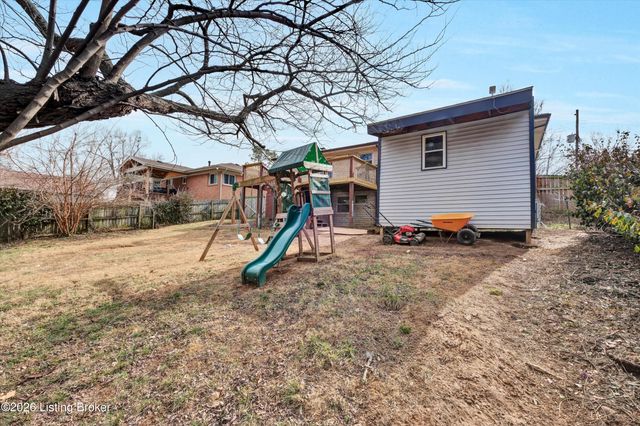 5917 Bay Pine Dr, Louisville, KY 40219