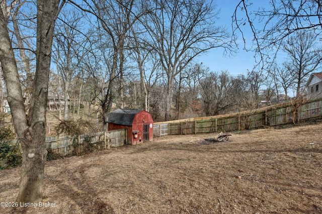 5917 Bay Pine Dr, Louisville, KY 40219