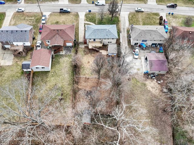 5917 Bay Pine Dr, Louisville, KY 40219