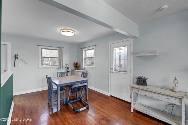 5917 Bay Pine Dr, Louisville, KY 40219