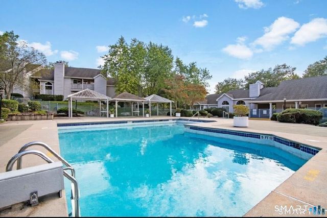 90 Crown Knoll Court APT 136, Groton, CT 06340