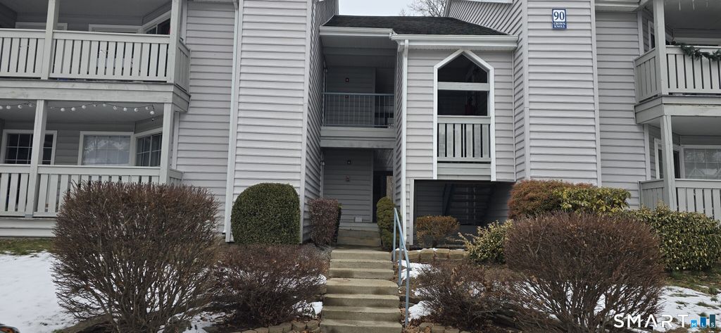 90 Crown Knoll Court APT 136, Groton, CT 06340