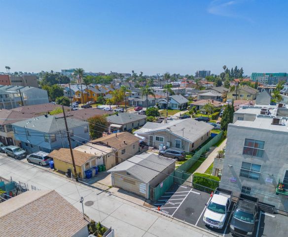 4263 Chamoune, San Diego, CA 92115