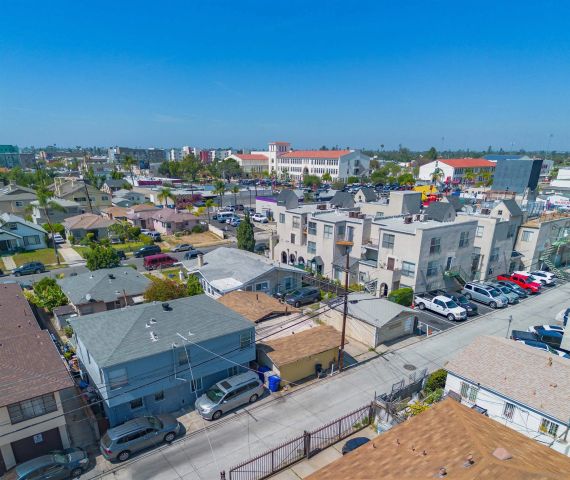 4263 Chamoune, San Diego, CA 92115