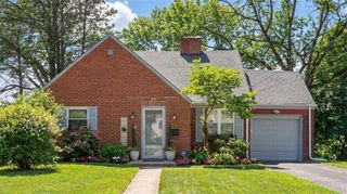 376 Mcclellan Dr, Pleasant Hills, PA 15236