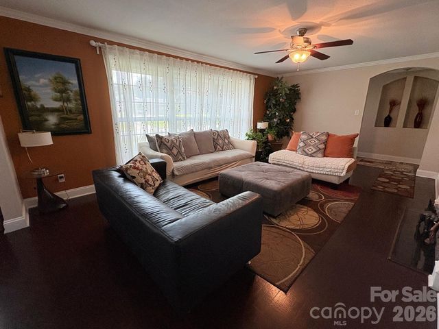 818 Hillcrest Avenue, Gastonia, NC 28052