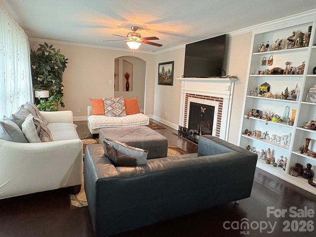 818 Hillcrest Avenue, Gastonia, NC 28052