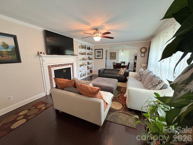 818 Hillcrest Avenue, Gastonia, NC 28052