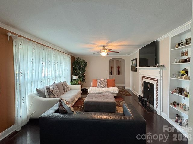 818 Hillcrest Avenue, Gastonia, NC 28052