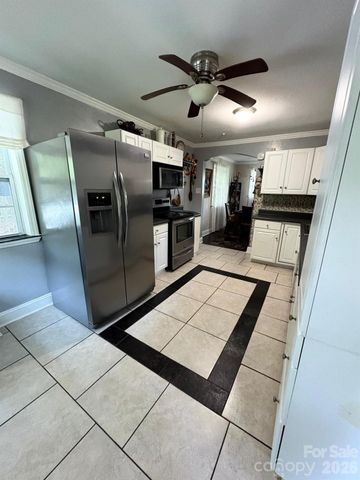 818 Hillcrest Avenue, Gastonia, NC 28052