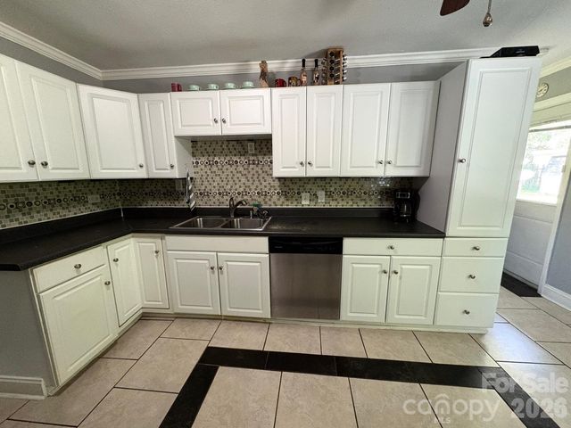 818 Hillcrest Avenue, Gastonia, NC 28052