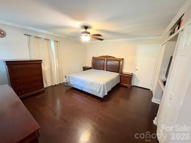 818 Hillcrest Avenue, Gastonia, NC 28052