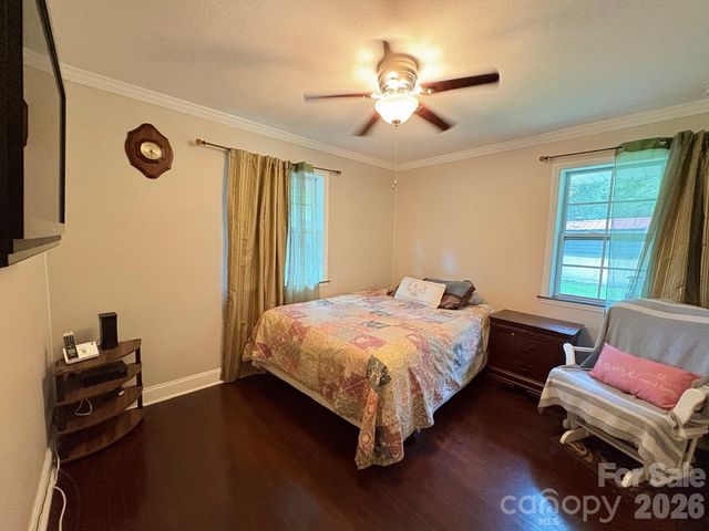 818 Hillcrest Avenue, Gastonia, NC 28052