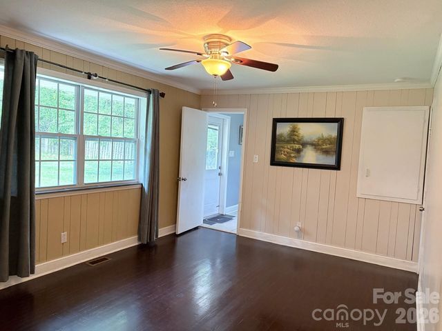818 Hillcrest Avenue, Gastonia, NC 28052