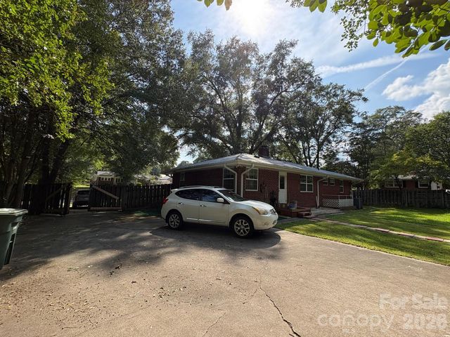 818 Hillcrest Avenue, Gastonia, NC 28052