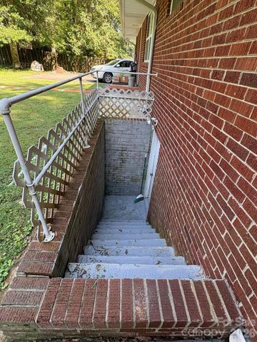 818 Hillcrest Avenue, Gastonia, NC 28052