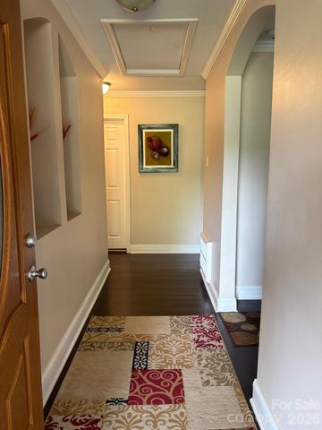 818 Hillcrest Avenue, Gastonia, NC 28052