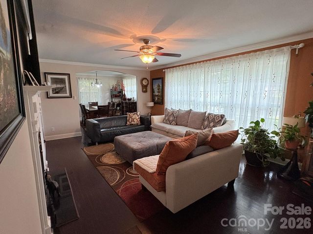 818 Hillcrest Avenue, Gastonia, NC 28052