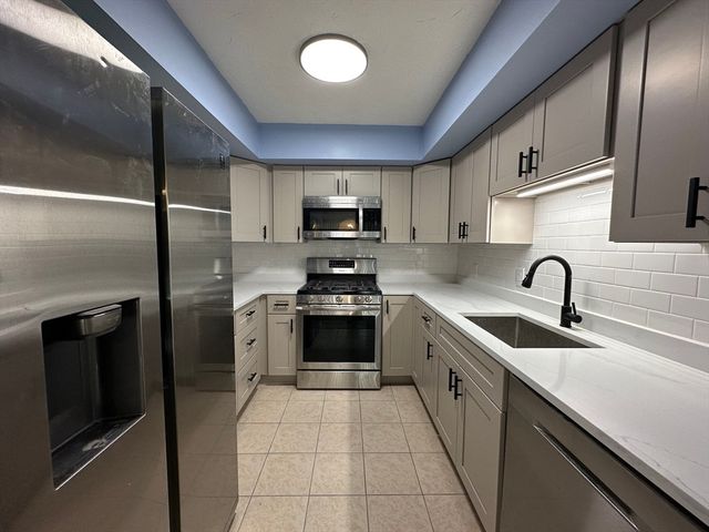 79 Greenbrook Dr 79, Stoughton, MA 02072