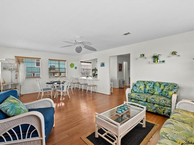 4014 Hardin Dr, Galveston, TX 77554
