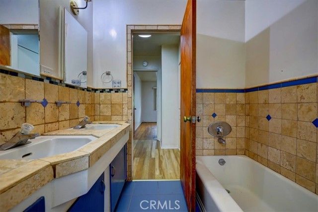 700 E Carson Street 4, Long Beach, CA 90807