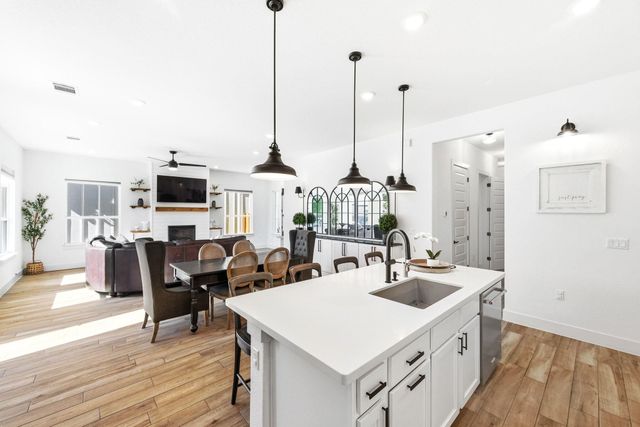 1144 Lucca DR 6, Dripping Springs, TX 78620