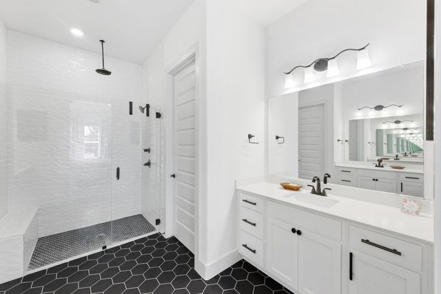 1144 Lucca DR 6, Dripping Springs, TX 78620