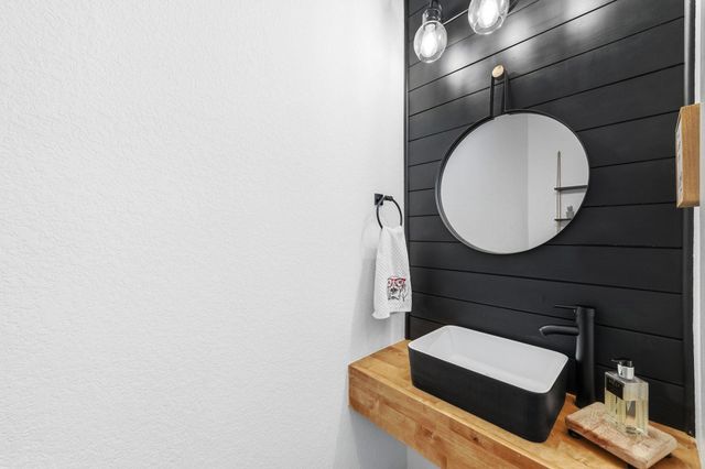 1144 Lucca DR 6, Dripping Springs, TX 78620