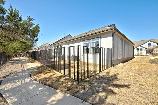 1144 Lucca DR 6, Dripping Springs, TX 78620